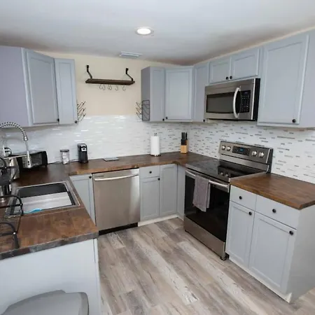 Cheerful 3-Bedroom Residential House With Patio-3