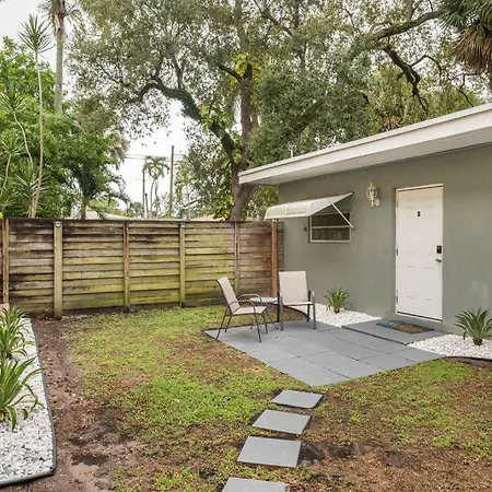 Pet Friendly / Fenced Yard / Near Beach & Downtown-2