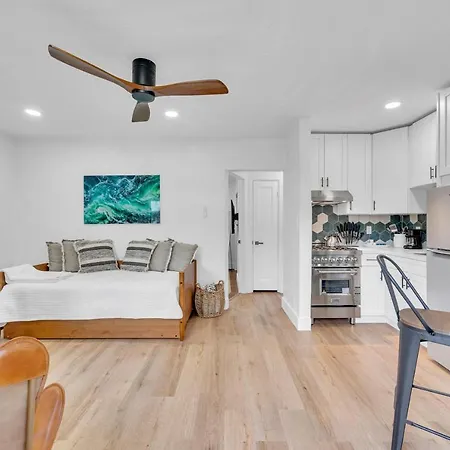 One Bedroom Suite Urban Retreat Freedom Six-2