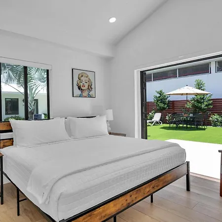 Urban Retreat Eclectic Oasis Freedom House Key-2