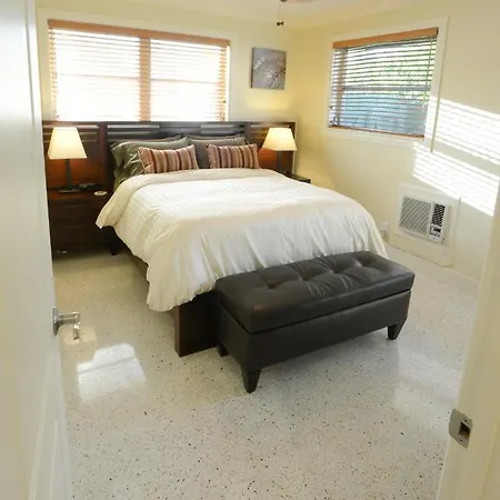 Paradise Vacation Suites #1 - One Bedroom With Pool - Walk To Wilton Drive Bars & Restaurants-2