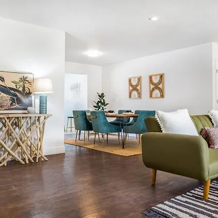 Remodeled - 3Br - Pool-3
