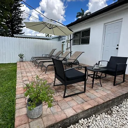 Charming 2 Bedroom Home At Wilton Manors-3