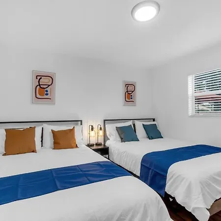 Hidden Gem 4 Bedroom Home With Private Pool & Game Room-3
