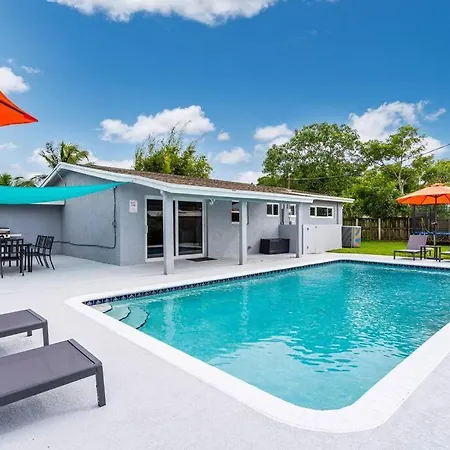 Spacious 5 Bedrooms With Large Pool, 12 Minutes To The Ocean-2