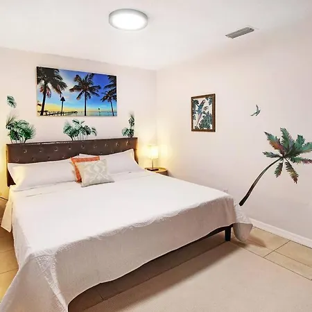 Wilton Manors Bungalow, King Bed, Free Parking, Cold Ac, Pets Ok-3