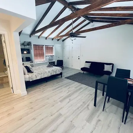 Gorgeous Penthouse Studio With Balcony View-2
