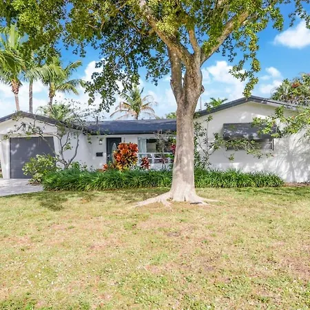Fort Lauderdale Pool House Hidden Gem-2
