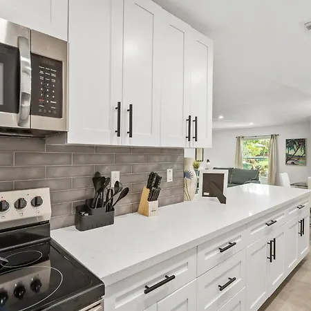 Duplex Renovated Newly Furnished Spacious 2 Miles To Las Olas Riverfront Entertainment District 4 Miles To Beach-3