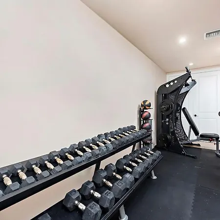 Villa In Fort Lauderdale With Gym Pool Jacuzzi Sleeps 12 Guest-2