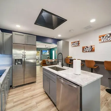 Las Olas House Of Colors Huge Patio Heated Pool-3