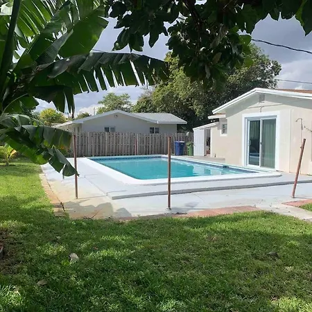 Lovely 2-Bedroom Rental Unit W/ A Pool-2