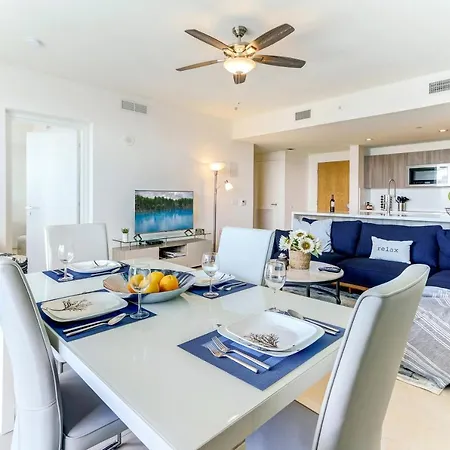 Tiffany Emerald - Rooftop Pool, Gym, & Walk To Beach-3