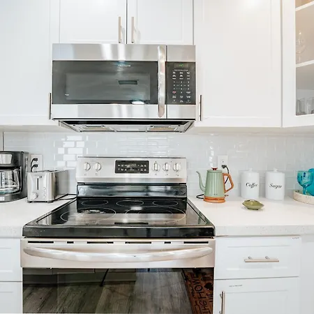 Home With A Pool Close To Beach And Fll Airport Pool Heated October- March-2