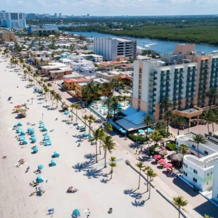 Walkabout 1 Tower Suite In The Heart Of Hollywood Beach-2