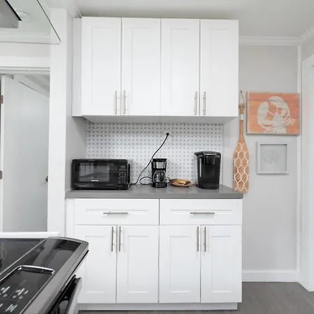 The Flats At Riverside Park 1-2
