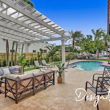 5Br Charm With Heated Pool And Lakefront-3