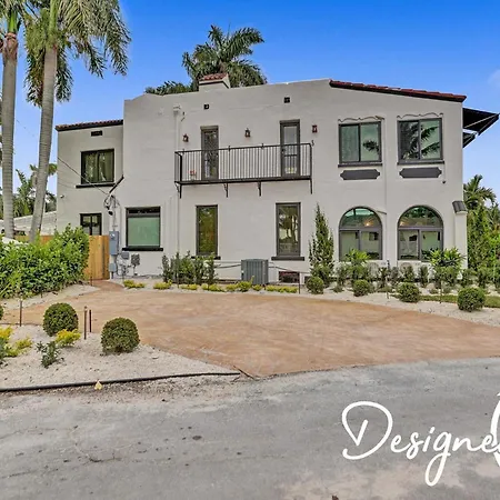 5Br Charm With Heated Pool And Lakefront-2