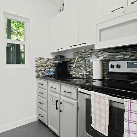 Condo By The Beach King Bed Lush Patio W Bbq Breakers Key Three H0Mes-2