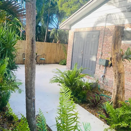 One Bedroom Apt With Private Patio Near Fort Lauderdale Beach-2