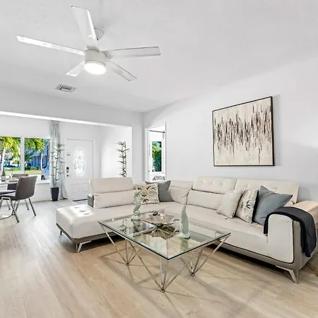 Wonderful 3Br Steps To The Beach Wheated Pool-2