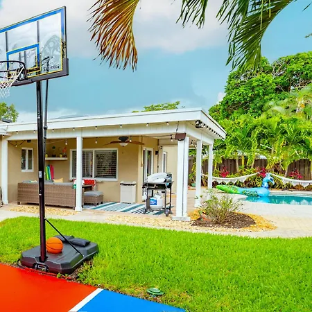 Colorful Home - Pool - Game Room - Basketball Court - Bbq & More-2