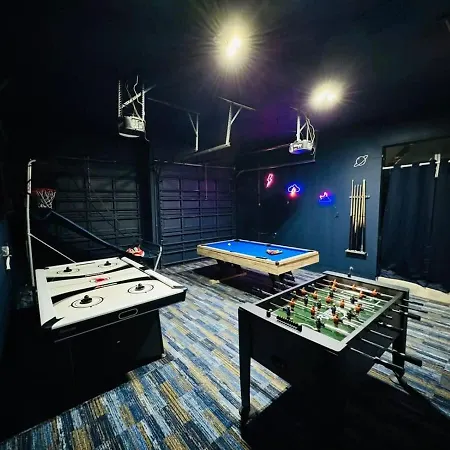 Quiet Oasis Secluded Modern Heated Pool Gameroom-3