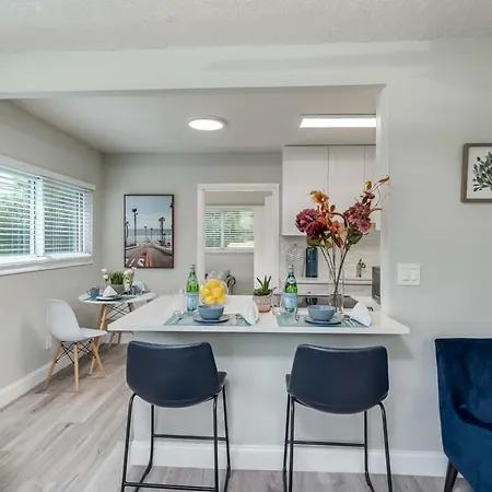 Chic Home Near Airport Port Everglades & Casino-3
