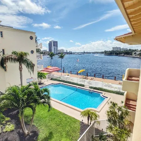 Fort Lauderdale Yacht&Beach Club 411-2