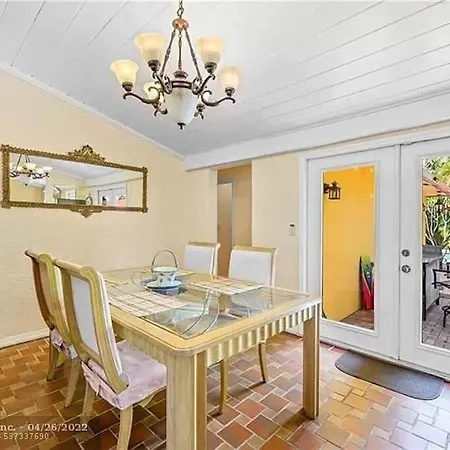 Victoria Park Home, Private Pool 2Miles From Beach-3