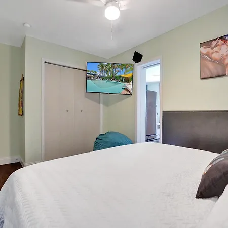 Gaymens Clothing Optional- Poolside 1 Br- Deep Dis Counts For Longer Stays-3