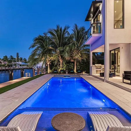 Villabella Luxe 100Ft Waterfront Villa With 6Bedrooms65Bathrooms 5 Minute To Beach Chefaposs Kitchen Heated Poolhot Tub Outdoor Bbq Kitchen Sonos-2