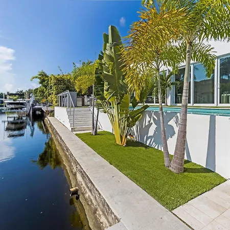 The Pearl Waterfront Home With Heated Pool By Viac-2