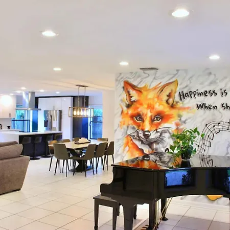 Lux House Heated Spa & Free Boat Tour!-3