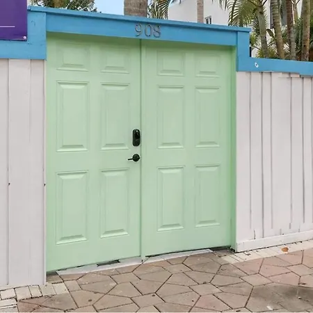 Las Olas Guest House-3
