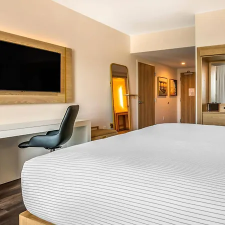 Cambria Hotel Fort Lauderdale Beach-2