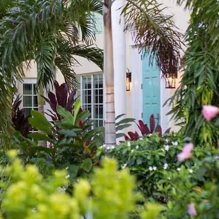 The Pillars Hotel & Club-3