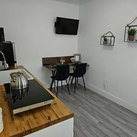Stylish & Newly-Renovated Suites Near Las Olas-2