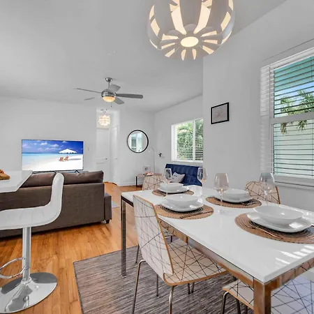 Condo By The Beach King Bed Lush Patio W Bbq Breakers Key Five H0Mes-2