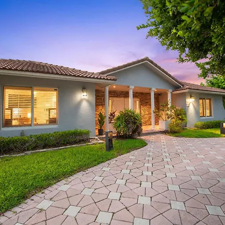 Luxe 4Br Waterfront W Htd Pool 5Min To Beach-3