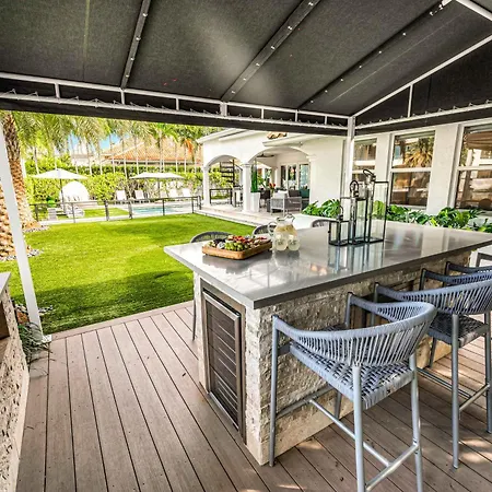 Waterfront Villa Walk To Beach Venice Of America Coastal Extravagance Palm Key Vlllas-2