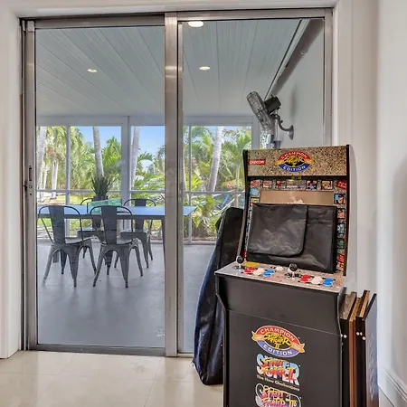 Casa Lago 5Br Waterfront Home & Pool Near Hard Rock Casino-2
