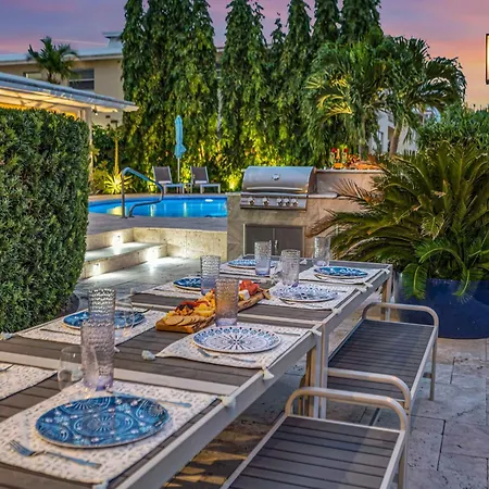 One-Bedroom Suite Heated Pool Dock Access Quiet Neighborhood Saltaire Two Resldences-3