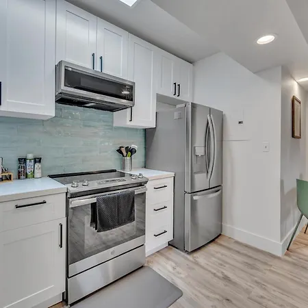 One-Bedroom Suite Heated Pool Dock Access Quiet Neighborhood Saltaire Three Resldences-2