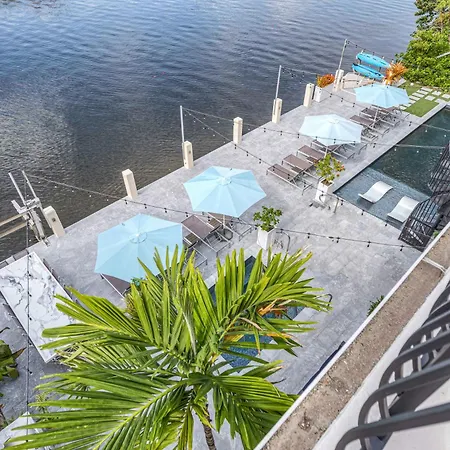 The Modern Castle Canal View Access Rooftop Living Greenhouse Vlllas-3