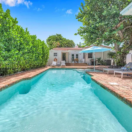 Steps From Beach Quaint Cottage Heated Pool Sand Key Resldences-2