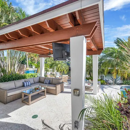 Architectural Masterpiece Venice Of America Riverside View Access Nurmi Key Resldences-3