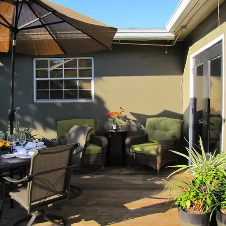 Wilton Bungalow West-3