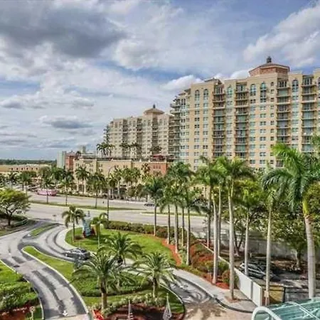 Beautiful Galleryone Condo 10Th Fl-3