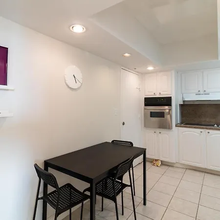 Tides Hollywood Apartments-2